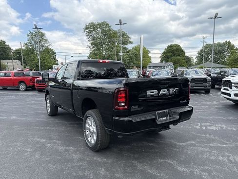 New 2026 RAM 2500 Big Horn AWD/4WD image 12