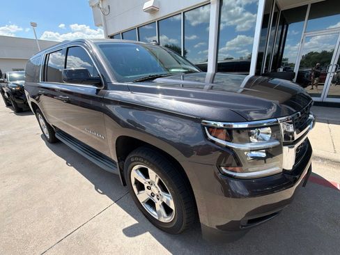 Used 2016 Chevrolet Suburban LT RWD image 3