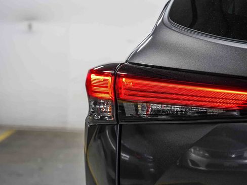 Certified 2023 Toyota Highlander XLE FWD image 11