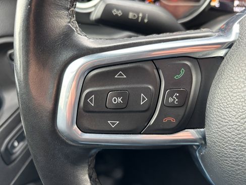 Used 2022 Jeep Wrangler Unlimited Sahara image 19
