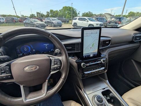 Used 2022 Ford Explorer Platinum w/ Equipment Group 601A AWD/4WD image 27