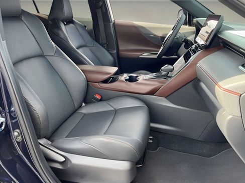 Certified 2023 Toyota Venza XLE AWD/4WD image 16