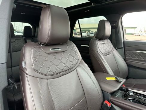 Used 2025 Ford Explorer Platinum w/ LUX Leather Package AWD/4WD image 32