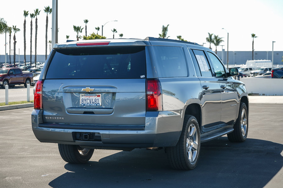 Used 2020 Chevrolet Suburban LT w/ Max Trailering Package RWD image 4