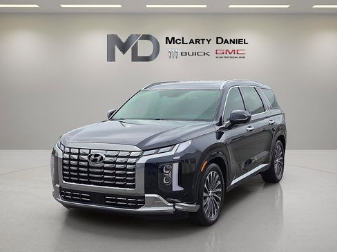 Used 2024 Hyundai Palisade Calligraphy image 2