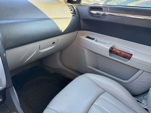 Used 2006 Chrysler 300 C image 23