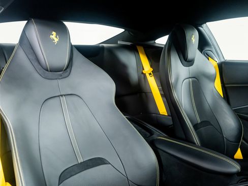 Used 2022 Ferrari Roma image 32