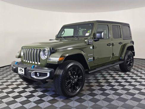 Used 2023 Jeep Wrangler Unlimited Sahara AWD/4WD image 7