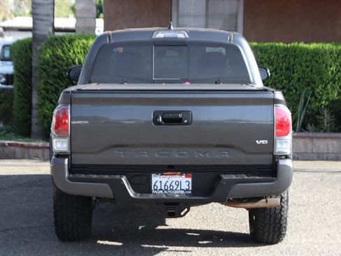 Used 2020 Toyota Tacoma TRD Sport AWD/4WD image 7
