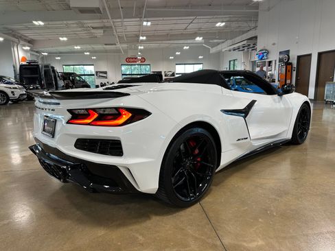 Used 2026 Chevrolet Corvette Z06 w/ Stealth Interior Trim Package RWD image 7