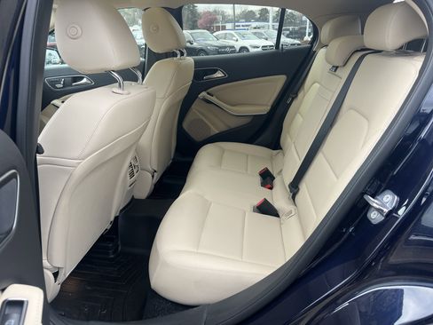 Certified 2019 Mercedes-Benz GLA 250 4MATIC image 33