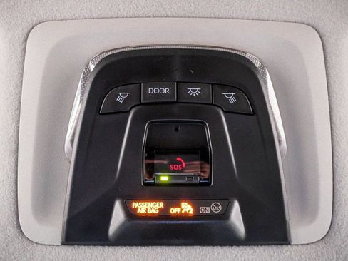 Used 2025 Toyota Corolla Cross LE image 23