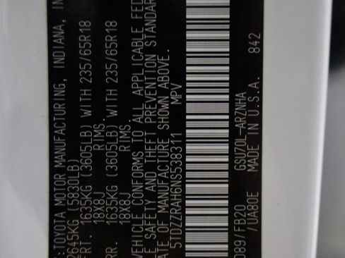 Used 2022 Toyota Highlander LE image 29