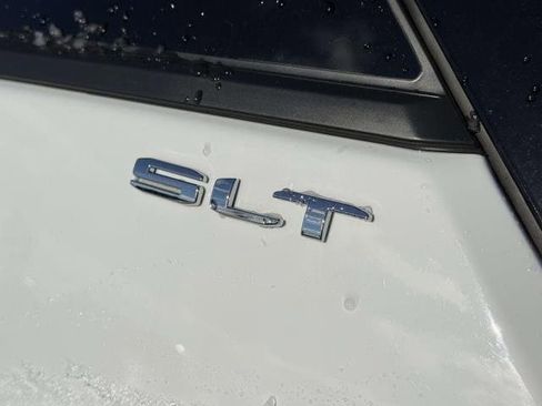 Used 2024 GMC Terrain SLT image 7