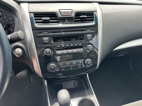 Used 2013 Nissan Altima 3.5 S FWD image 22