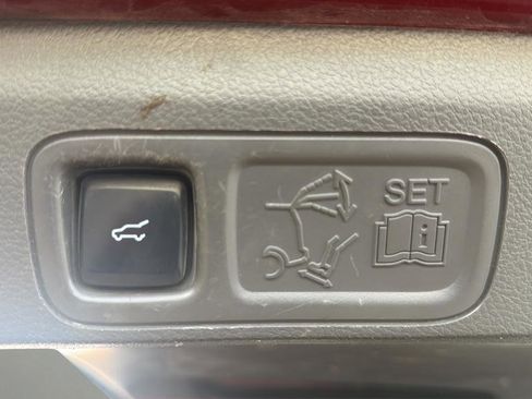 Used 2018 Ford Expedition Limited w/ Equipment Group 301A AWD/4WD image 16