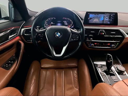 Used 2020 BMW 530i w/ Premium Package RWD image 5