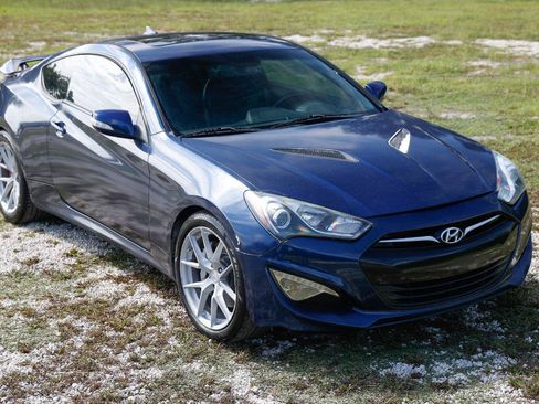 Used 2016 Hyundai Genesis Coupe 3.8 RWD image 15