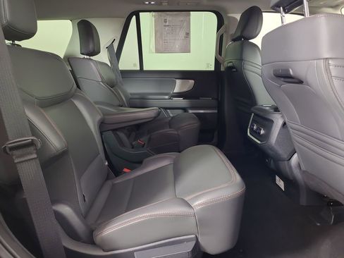 Used 2025 Ford Expedition Active image 23