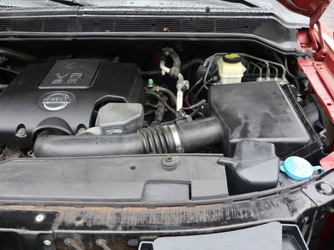 Used 2013 Nissan Titan SV w/ SV Value Truck Pkg image 40