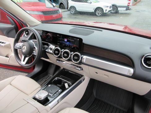 Used 2022 Mercedes-Benz GLB 250 4MATIC image 25