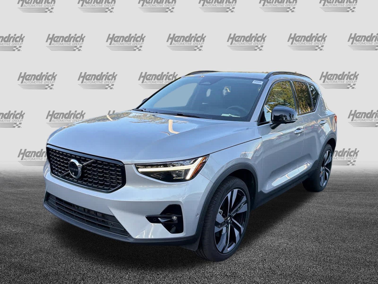 Used 2025 Volvo XC40 B5 Ultra AWD/4WD image 6