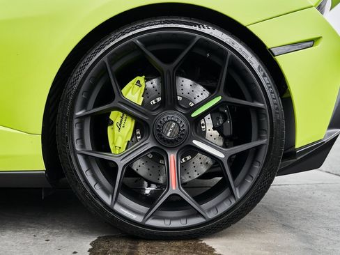 Used 2022 Lamborghini Huracan STO image 29