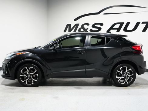 Used 2022 Toyota C-HR XLE image 5