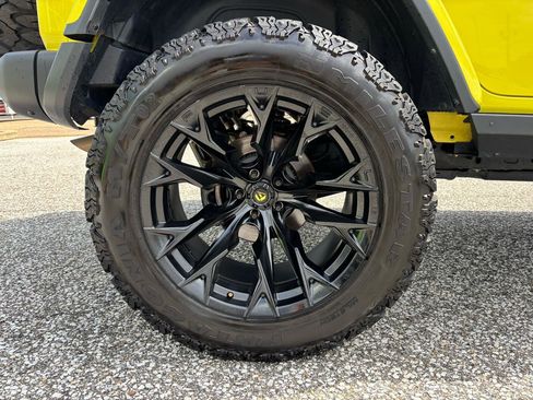 Used 2023 Jeep Wrangler Unlimited Rubicon 392 w/ Xtreme Recon 35" Tire Package AWD/4WD image 32