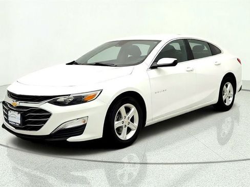 Used 2021 Chevrolet Malibu LS w/ Driver Confidence Package II FWD image 1