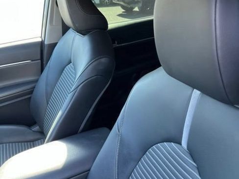 Used 2021 Toyota Camry SE FWD image 6