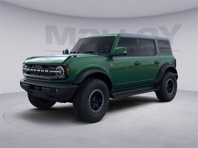 New 2025 Ford Bronco Outer Banks w/ Sasquatch Package