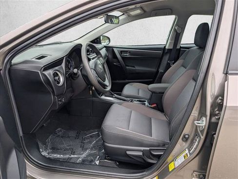 Used 2018 Toyota Corolla LE FWD image 14
