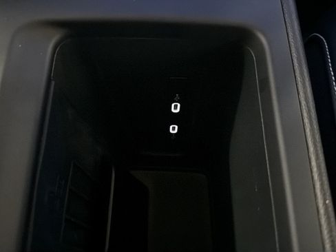 Certified 2025 Volkswagen Tiguan SE FWD image 38