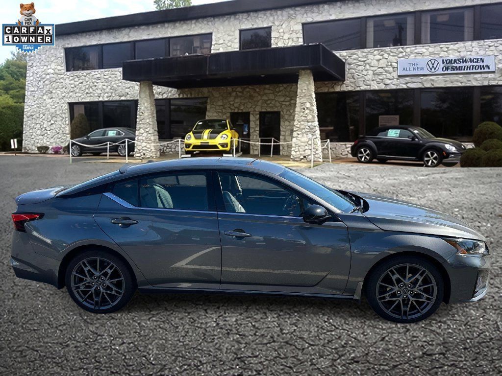 Used 2024 Nissan Altima 2.0 SR FWD image 4