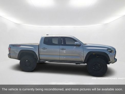 Used 2021 Toyota Tacoma TRD Off-Road w/ Technology Package AWD/4WD image 4