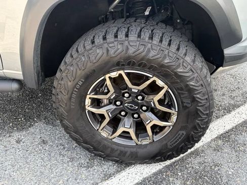 Used 2024 Chevrolet Colorado ZR2 w/ ZR2 Convenience Package III AWD/4WD image 11