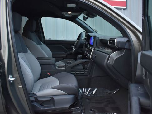 Certified 2025 Toyota Tacoma TRD Off-Road image 25