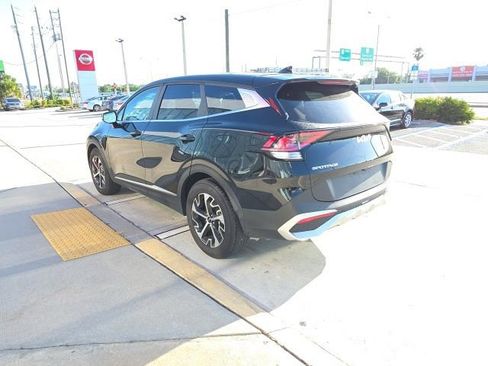 Used 2025 Kia Sportage EX image 6