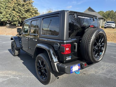 Used 2023 Jeep Wrangler Unlimited Sahara w/ Cold Weather Group image 17