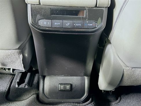 Used 2021 Toyota Highlander XLE image 31