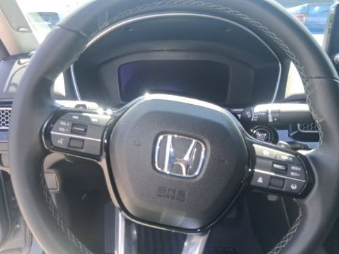 Used 2022 Honda Civic Touring image 9