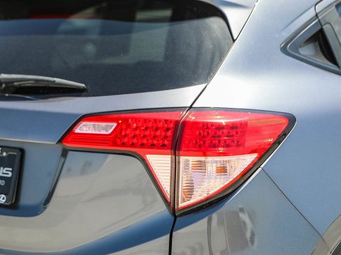 Used 2018 Honda HR-V EX image 9