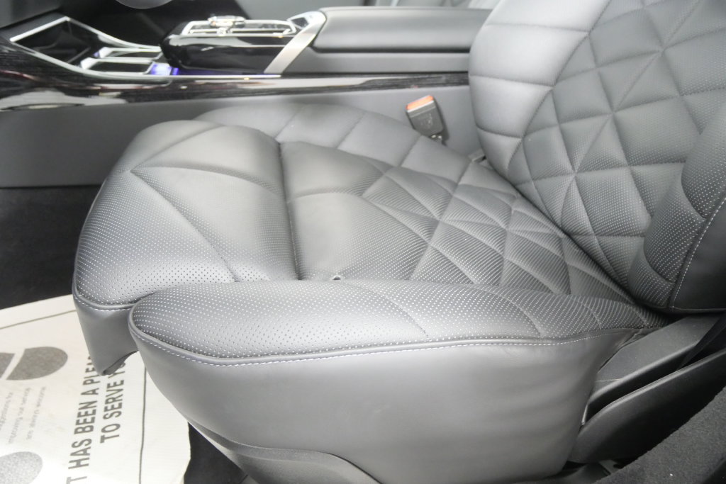Certified 2026 BMW 740i RWD image 11
