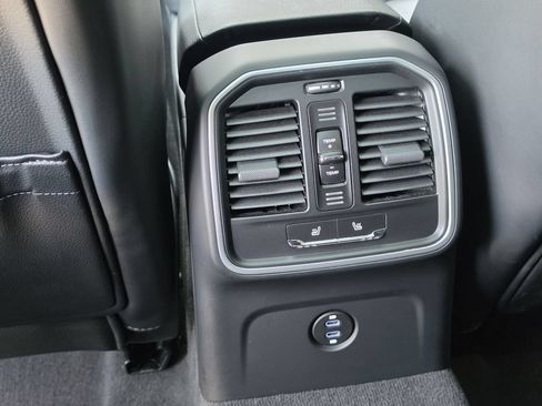 Certified 2025 Porsche Macan Turbo AWD/4WD image 22
