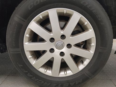 Used 2016 Chrysler Town & Country Touring FWD image 31