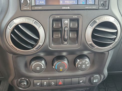 Used 2017 Jeep Wrangler Unlimited Sport w/ Quick Order Package 24S AWD/4WD image 27