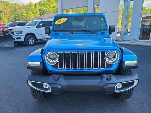 Used 2024 Jeep Wrangler Unlimited Sahara w/ Technology Group AWD/4WD image 9