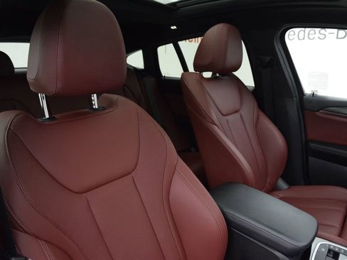 Used 2024 BMW X4 xDrive30i w/ Premium Package image 16