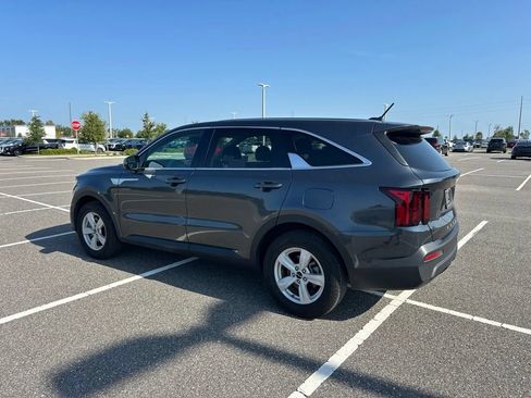 Certified 2022 Kia Sorento LX FWD image 9